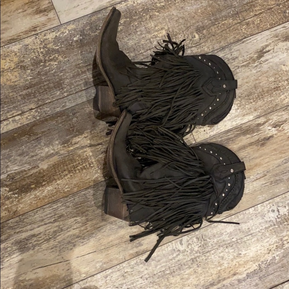Fringe boots